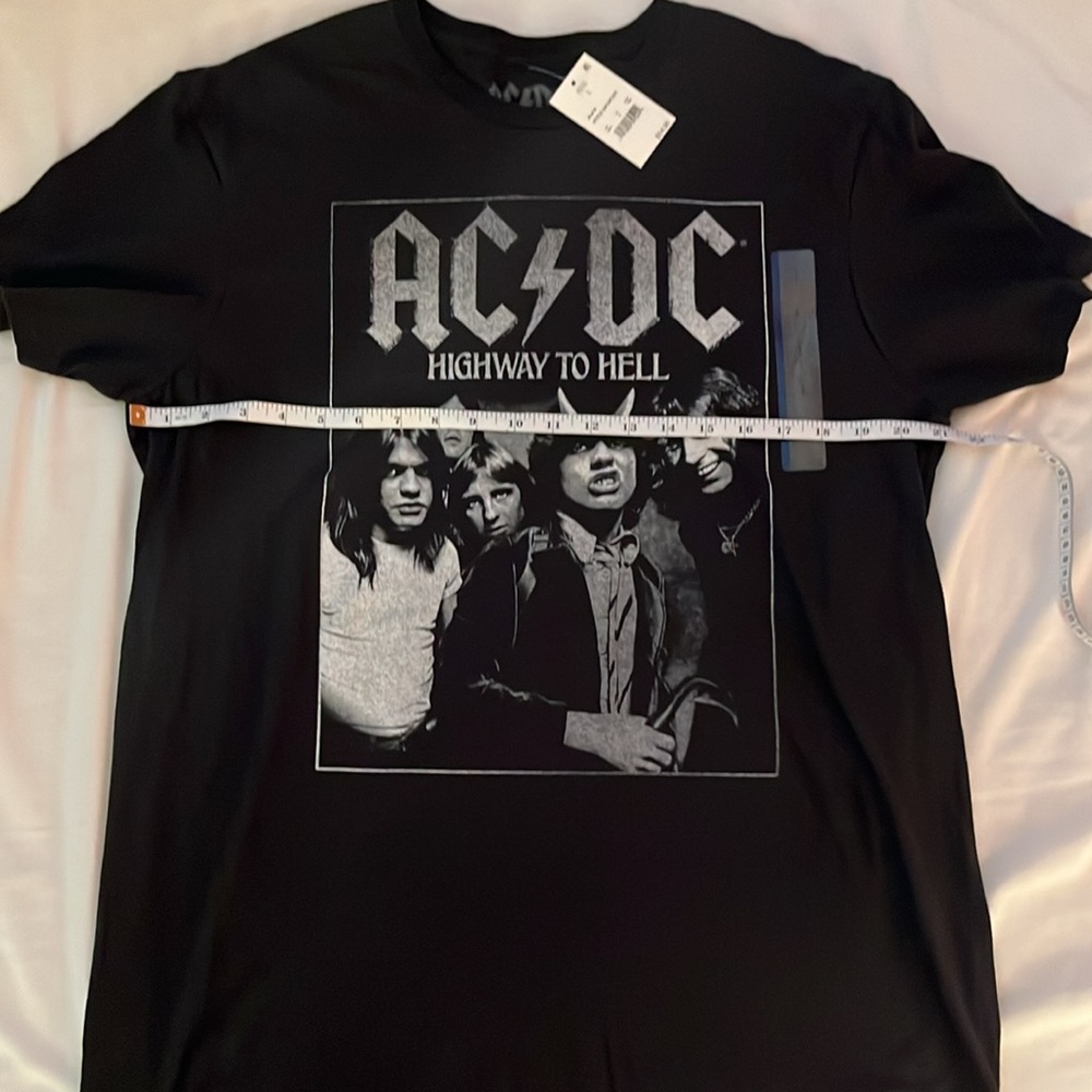 NWT AC/DC unisex tee - Picture 5 of 6